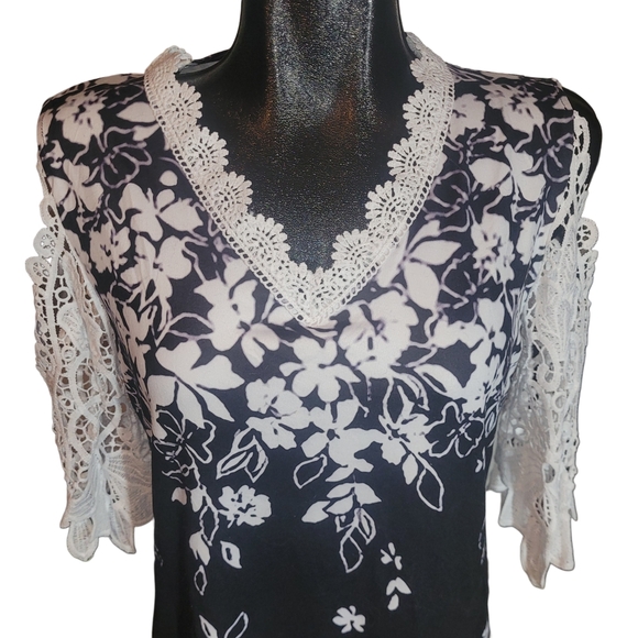Floral Lace Cold Shoulder Top Sz.M - Picture 2 of 6